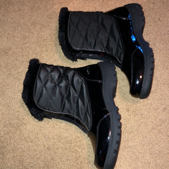 New Weatherproof boots black
size 7 - Picture 1 of 13